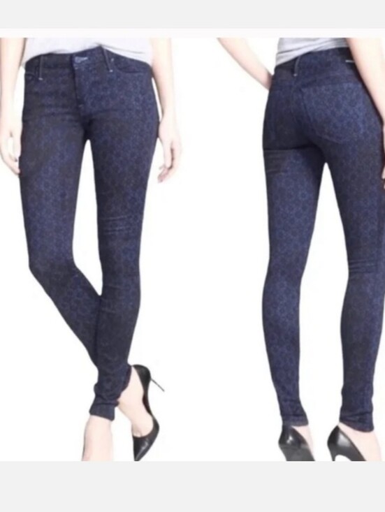 MOTHER Denim - MOTHER Looker sz 28 in Foulard Me Once Blue w/ Navy Floral Overdyed Design